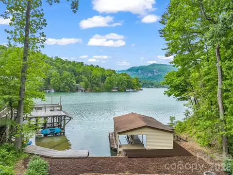 104 Lakeridge Rd, Lake Lure, NC 28746