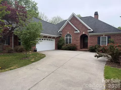 8 Split Creek Ct, Mills River, NC 28759