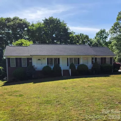 1020 Rosewood Dr, Dallas, NC 28034