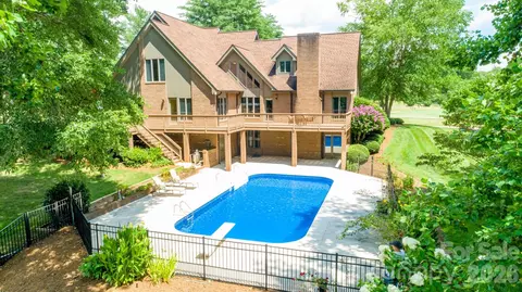 536 Innisbrook Dr, Statesville, NC 28625