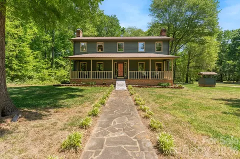 1098 Greenfield Rd, Walnut Cove, NC 27052