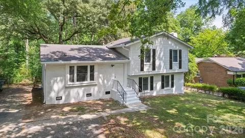 6126 Eagle Peak Dr, Charlotte, NC 28214