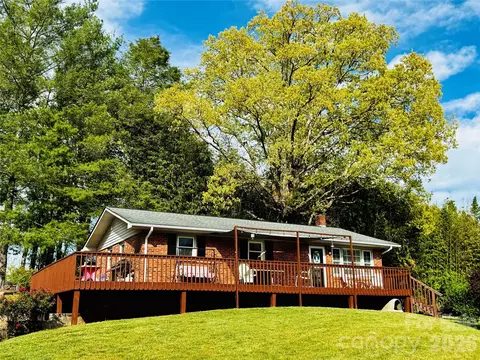 1664 Old Us 25 Hwy, Zirconia, NC 28790