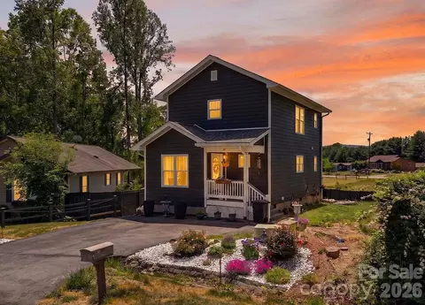 100 Victoria Springs Dr, Flat Rock, NC 28731