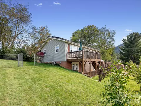 Exterior - 84 Candlelight Cir, Clyde, NC 28721 photo 5 of 7