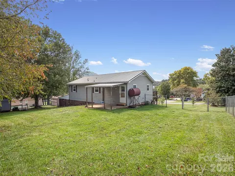 Exterior - 84 Candlelight Cir, Clyde, NC 28721 photo 6 of 7