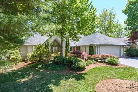 133 Forest View Dr, Flat Rock, NC 28731