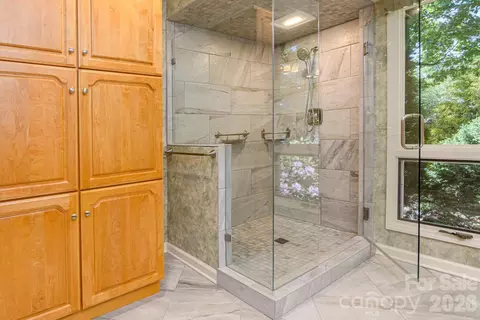 Bath - 133 Forest View Dr, Flat Rock, NC 28731 photo 2 of 6