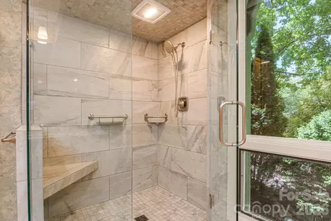 Bath - 133 Forest View Dr, Flat Rock, NC 28731 photo 3 of 6