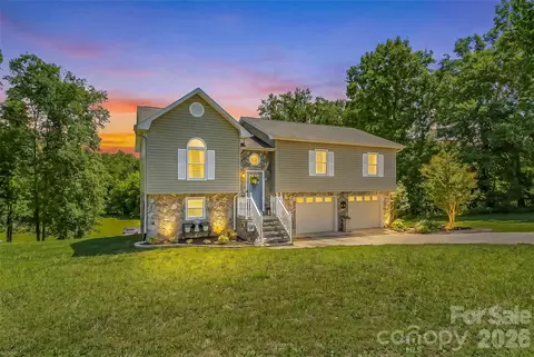 3104 Zion Church Rd, Hickory, NC 28602