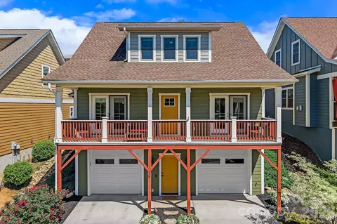 20 Greenwood Fields Dr, Asheville, NC 28804