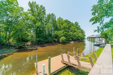 View/Area - 19533 Bustle Rd, Cornelius, NC 28031 photo 3 of 6