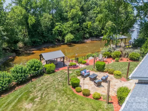 View/Area - 19533 Bustle Rd, Cornelius, NC 28031 photo 2 of 6