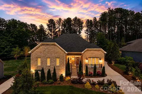 209 Holdsworth Dr, Mount Holly, NC 28120