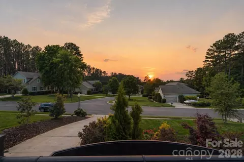 209 Holdsworth Dr, Mount Holly, NC 28120