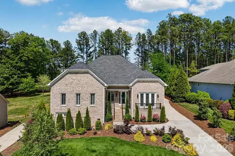 209 Holdsworth Dr, Mount Holly, NC 28120