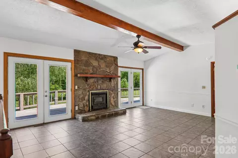 Living - 48 Chambers View Dr, Clyde, NC 28721 photo 2 of 4