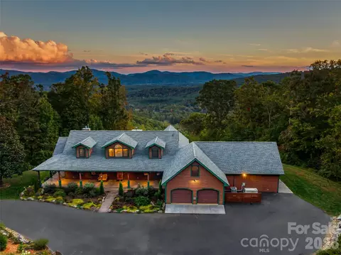 91 Great Oak Ln, Fairview, NC 28730