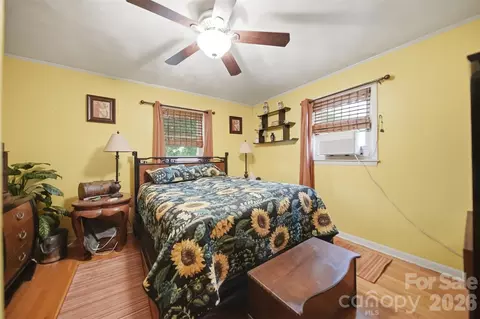 Bedroom - 1329 33rd Se St SE, Conover, NC 28613 photo 1 of 6