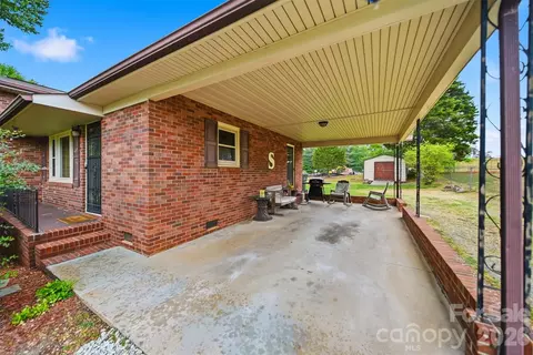 Exterior - 1329 33rd Se St SE, Conover, NC 28613 photo 2 of 2