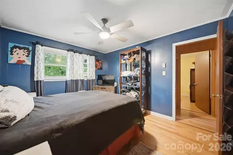 Bedroom - 1329 33rd Se St SE, Conover, NC 28613 photo 4 of 6