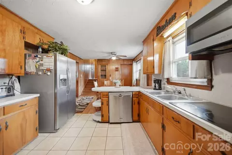 Kitchen - 1329 33rd Se St SE, Conover, NC 28613 photo 5 of 5