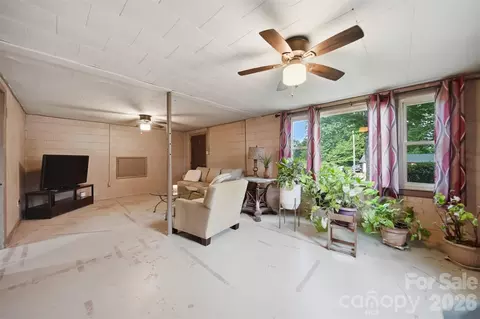 Living - 1329 33rd Se St SE, Conover, NC 28613 photo 2 of 2