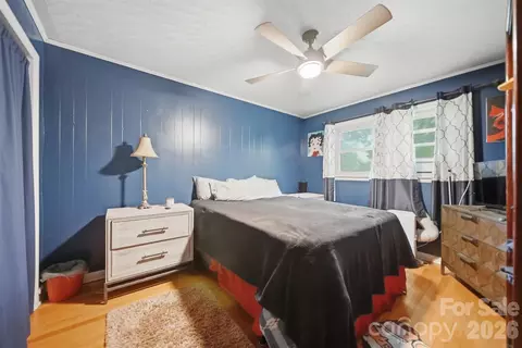 Bedroom - 1329 33rd Se St SE, Conover, NC 28613 photo 3 of 6