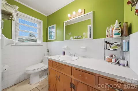 Bath - 1329 33rd Se St SE, Conover, NC 28613 photo 1 of 2