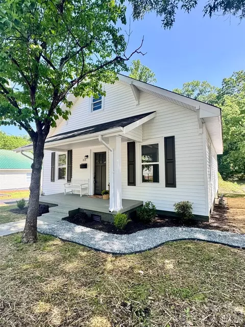 315 W Lowrance Ave, Mooresville, NC 28115