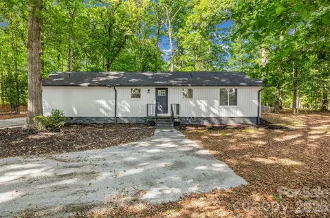 5950 Lake Wylie Rd, Clover, SC 29710