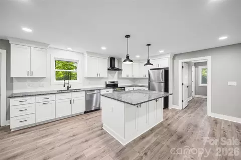 5950 Lake Wylie Rd, Clover, SC 29710