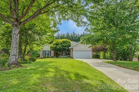 57 Talon Trail Ln, Etowah, NC 28729
