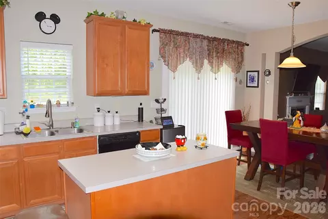 Kitchen - 2007 Streamlet Way, Monroe, NC 28110 photo 2 of 6