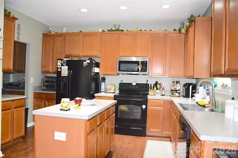 Kitchen - 2007 Streamlet Way, Monroe, NC 28110 photo 4 of 6