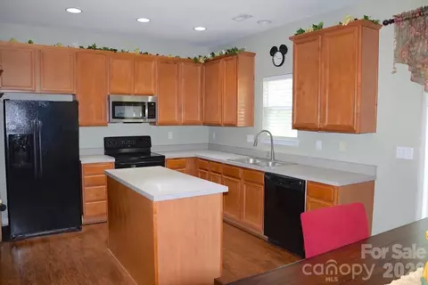 Kitchen - 2007 Streamlet Way, Monroe, NC 28110 photo 6 of 6