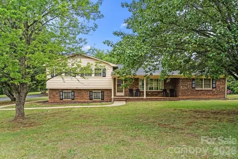 1527 Rhyne St, Shelby, NC 28152
