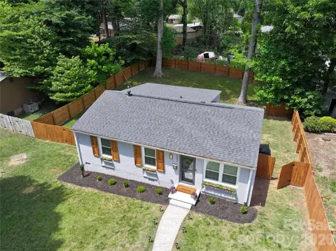 3821 Dunwoody Dr, Charlotte, NC 28215