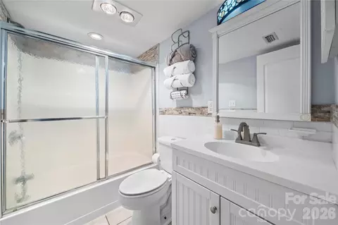 Bath - 78 Ridgeport Rd, Clover, SC 29710 photo 3 of 3