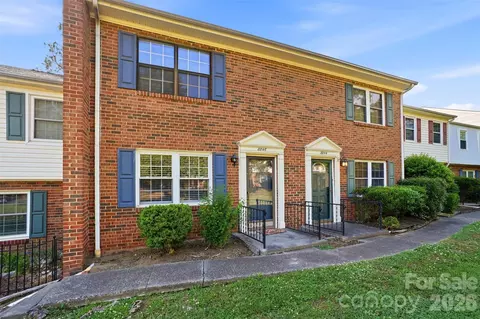 8846 Hunter Ridge Dr, Charlotte, NC 28226