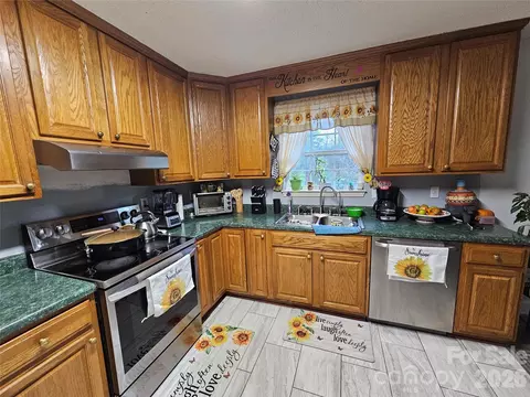 Kitchen - 16318 Sc Hwy 102 Hwy, Patrick, SC 29584 photo 1 of 5