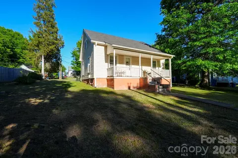 59 Park Cir, Lexington, NC 27295