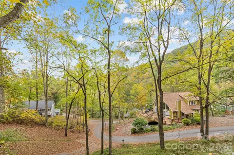 42 Greenview Dr, Maggie Valley, NC 28751