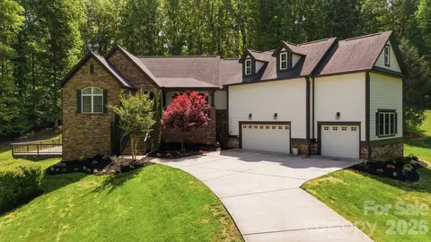 221 Logan Crossing Dr, Davidson, NC 28036