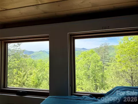 521 Duchess Dr, Sylva, NC 28779 photo 3