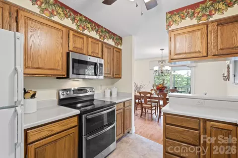 Kitchen - 320 Dawnbrook Dr, Flat Rock, NC 28731 photo 3 of 5
