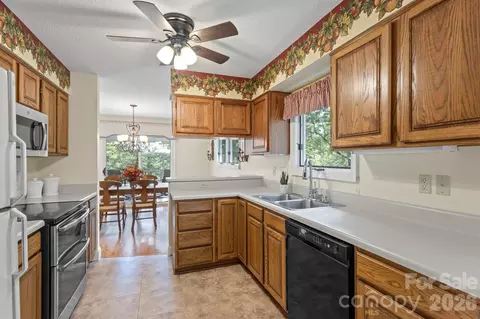 Kitchen - 320 Dawnbrook Dr, Flat Rock, NC 28731 photo 2 of 5