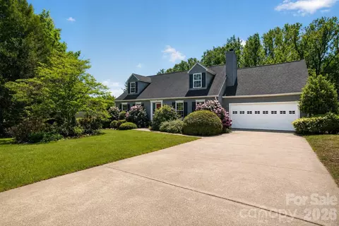67 Beechwood Dr, Horse Shoe, NC 28742
