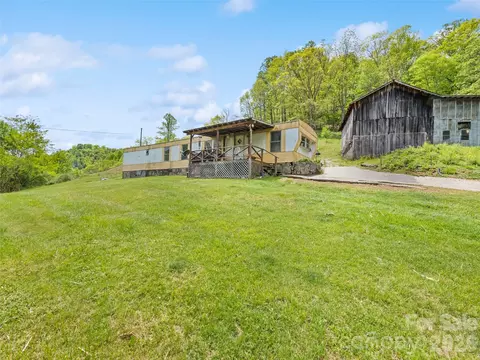 3607 Max Patch Rd, Clyde, NC 28721