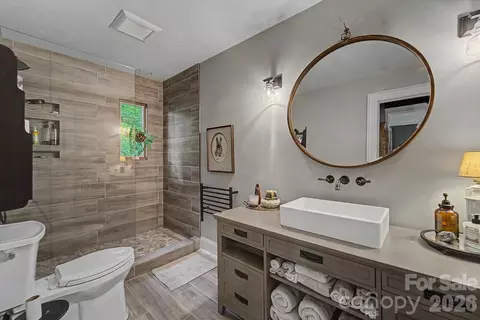 Bath - 75 Mountain View Rd, Sylva, NC 28779 photo 2 of 9